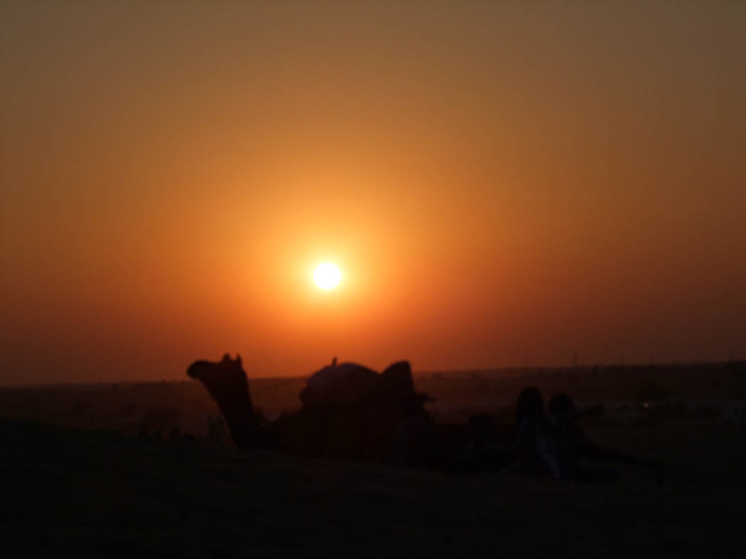 Ondergaande zon in de woestijn