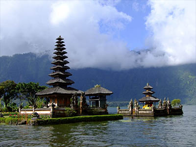 Tempel op Bali hoog in de bergen